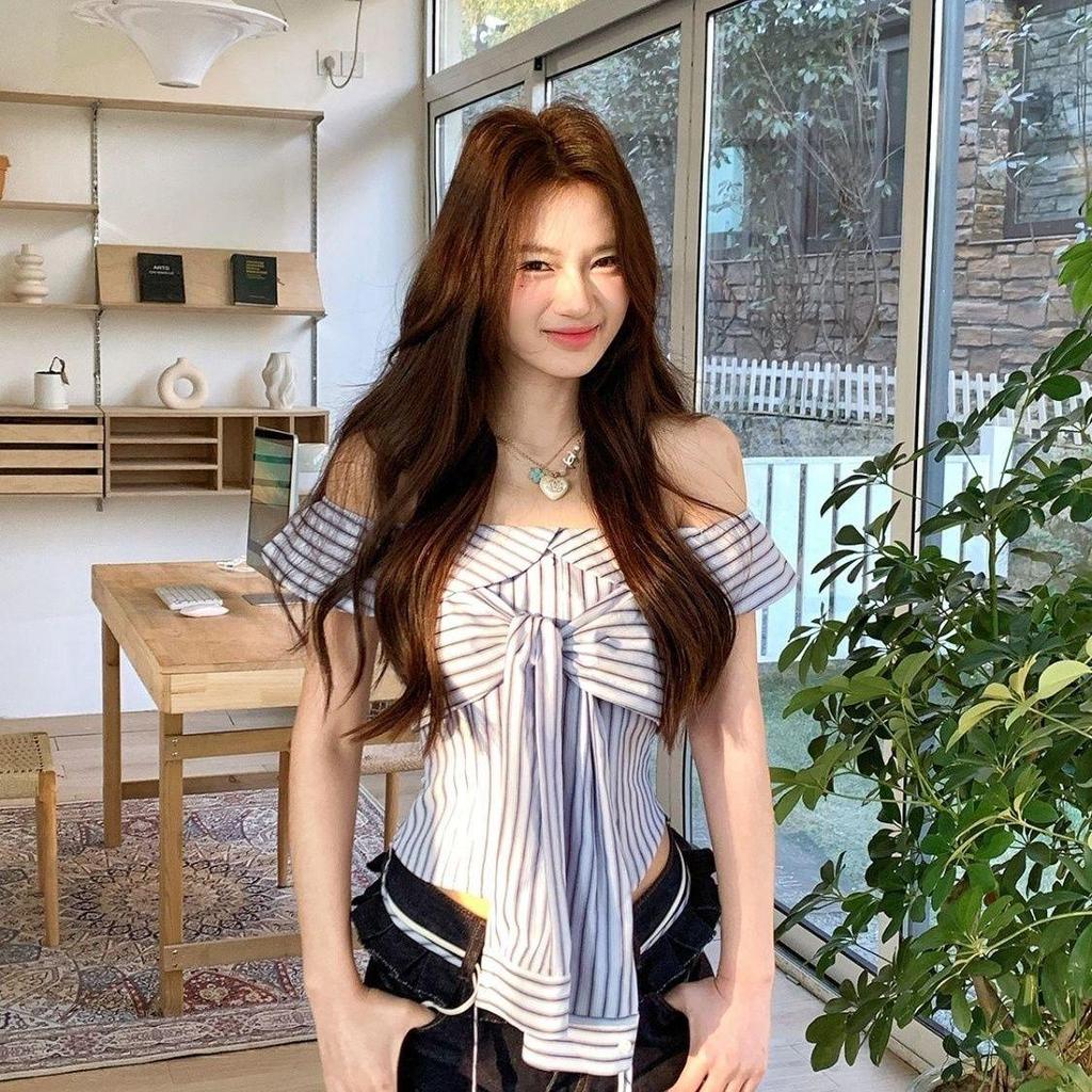 [Ưu đãi đặc biệt trong thời gian có hạn] Hot Girl Bánh một vai phong cách Hàn Quốc Áo sơ mi sọc không dây sang trọng Sweet Slimmer Look All-