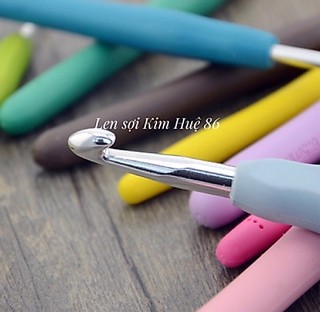 Kim móc cán dẻo-Kim móc len thủ công,phần mũi bằng thép hợp kim,cán bọc nhựa silicon dẻo,đầu móc(2-10)mm,dài 13.4cm+-10%