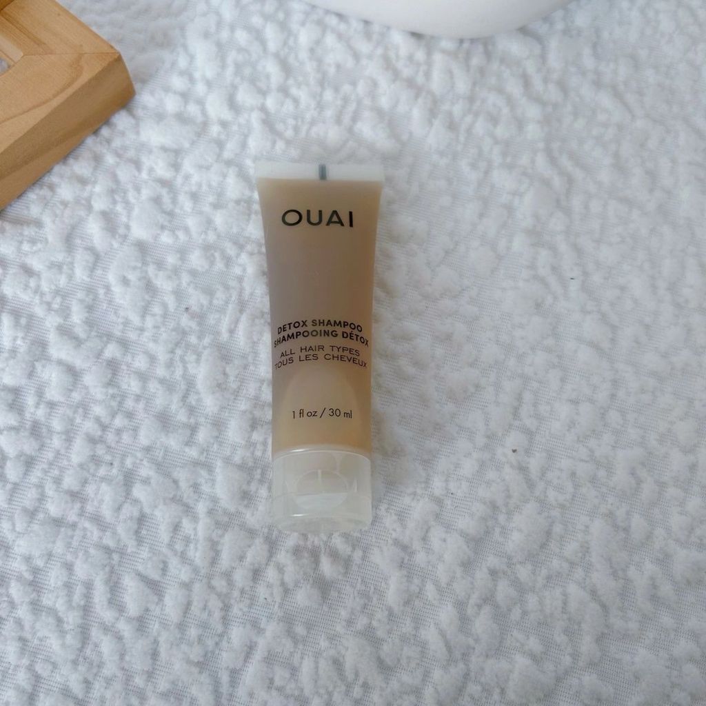 Dầu gội tẩy tế bào chết sâu OUAI chính hãng Mỹ 300 / 30ml Sửa chữa kiểm soát dầu 26.513