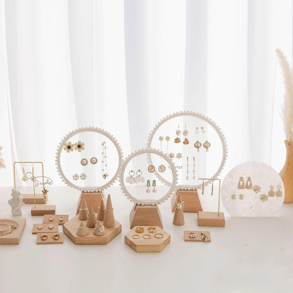 Display rack for earrings12y Jewelry and accessory props, simple embroidered bamboo and wood display