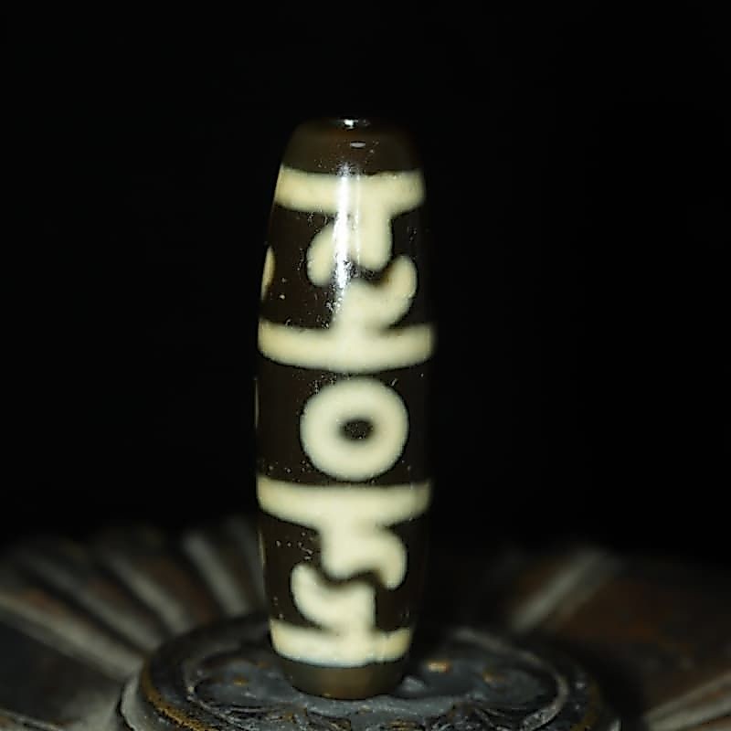 Tây Tạng Chất Liệu Cũ Dầu Nóng Dzi Hạt Guru Rinpoche Ba Mắt Dzi Hạt Kích Thước 38x12mm Trọng Lượng 9