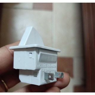Công Tắc Đèn Cửa Tủ Lạnh 2 Chân
