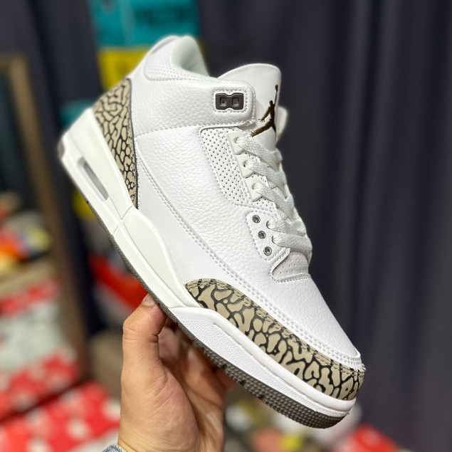 Giày bóng rổ Air Jordan 3 Retro "Mocha" 136064-122.