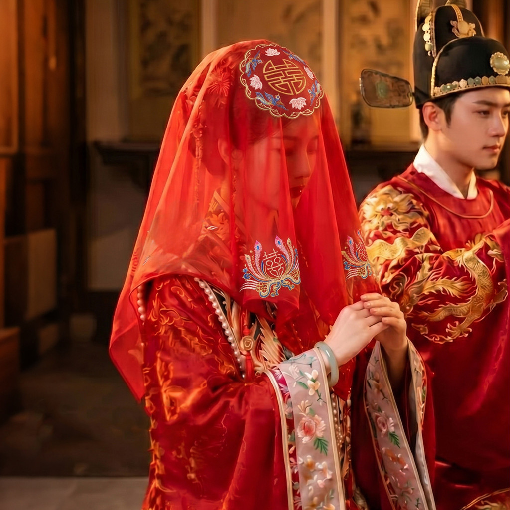 Mạng che mặt màu đỏ thêu nửa trong suốt đám cưới cô dâu Khăn choàng lụa phong cách Trung Quốc — mũ lưỡi trai hình rồng và phượng hoàng Xiuhe màu đỏ