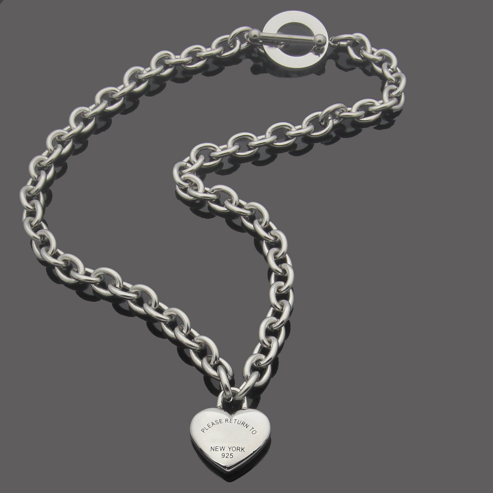 03GD Invoice t Large black necklace with engraved heart, oil-dripping curved pendant, heart-shaped c