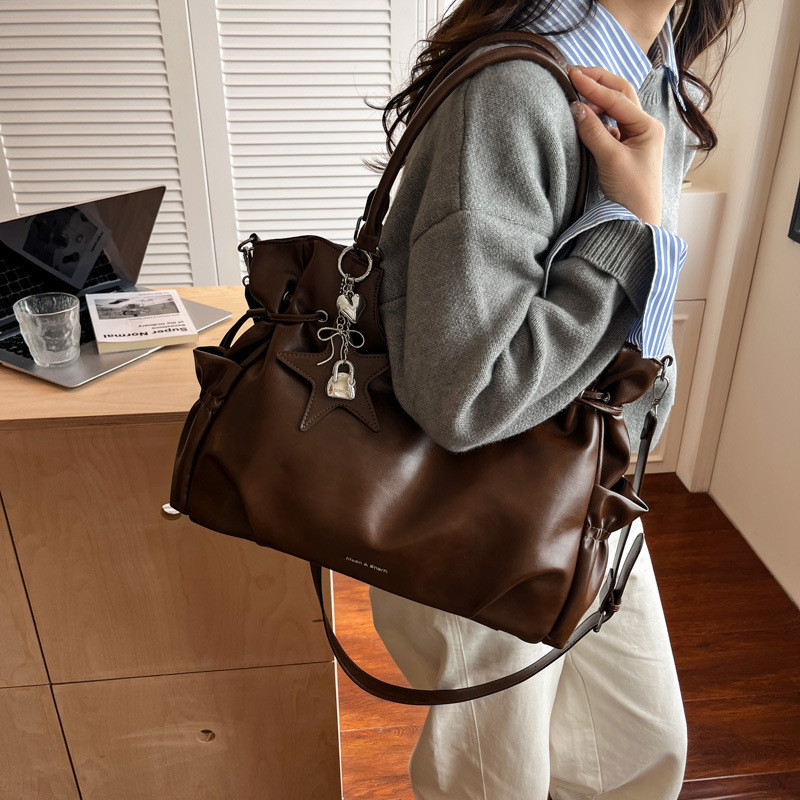 New style women's shoulder bag, European and American style handbag, large capacity crossbody bag.