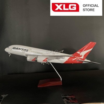 Mô Hình Máy Bay Qantas Airways A380 UAE 47cm Có Đèn Và Bánh Xe