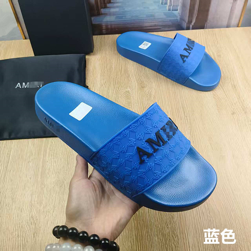 8QH6 Men's flip-flops with embossed letters