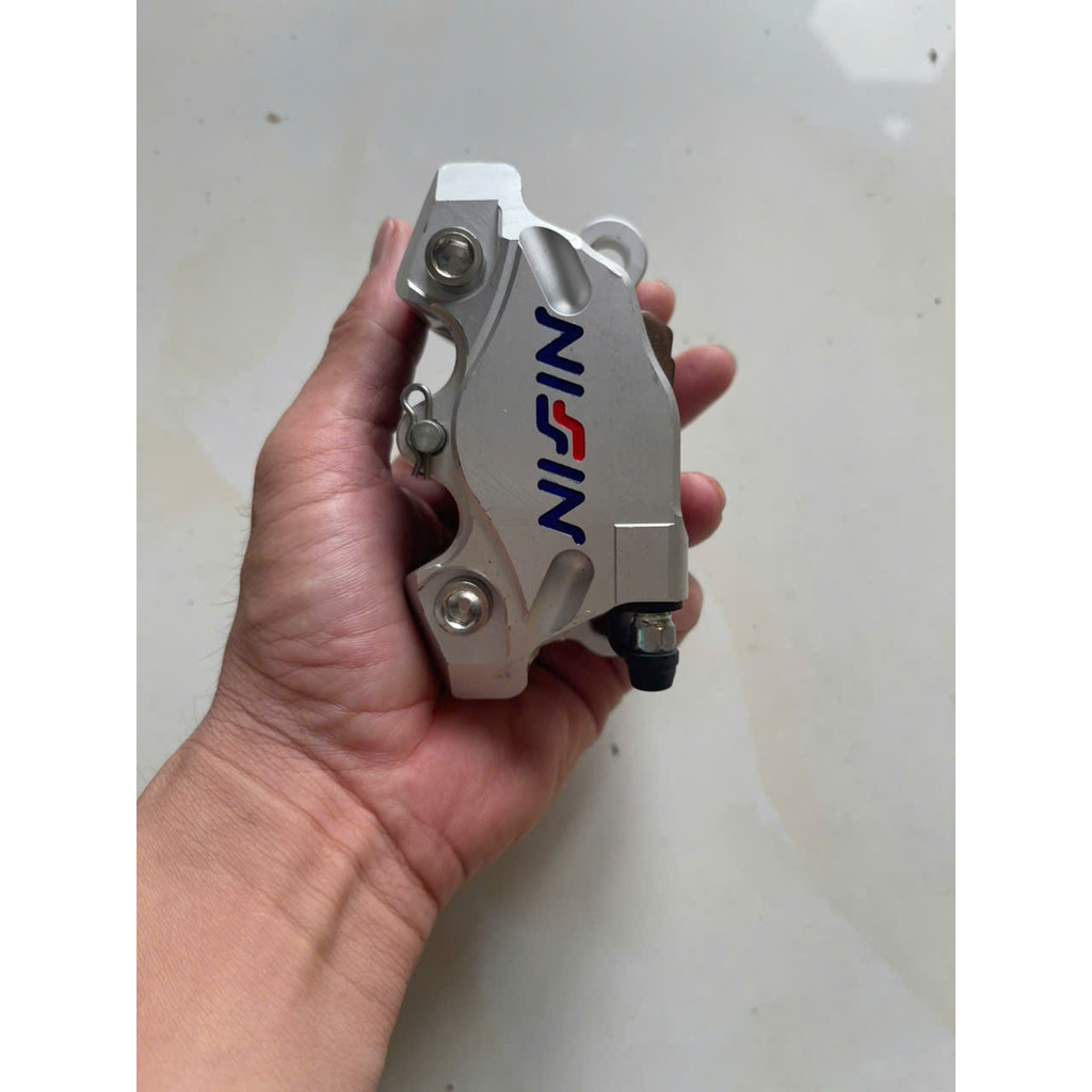 (Hàng cũ) heo dầu nissin 2 pis bạc có vài vét xước nhẹ ARM Racing-Nhi