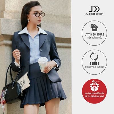 Set áo blazer dáng ôm ngán ve mèo 5B09.2408K, Chân váy họa tiết xếp ly, thắt đai A 4S28.2408K  thiết kế bởi JM Dress
