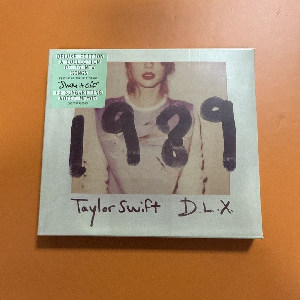 Khuôn 1989 Taylor Swift CD + 13 tờ Polaroid 9.2