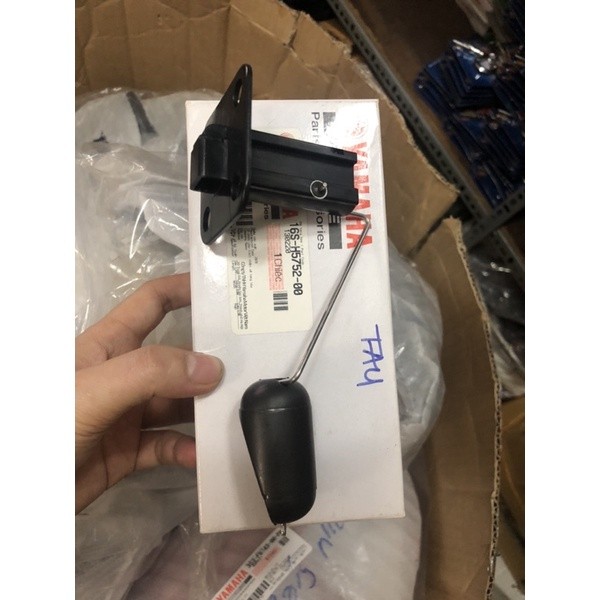 phao báo xăng xe taurus.16sh5752