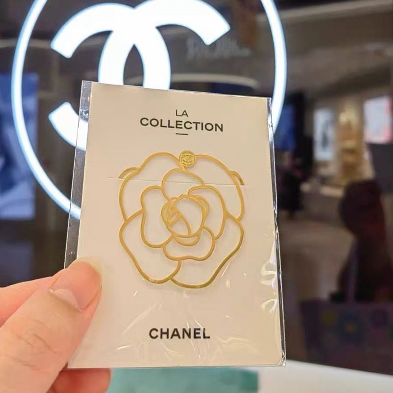 Chanel / Chanel Camellia Gold Hollow Bookmark Counter Member Gift Note Holder