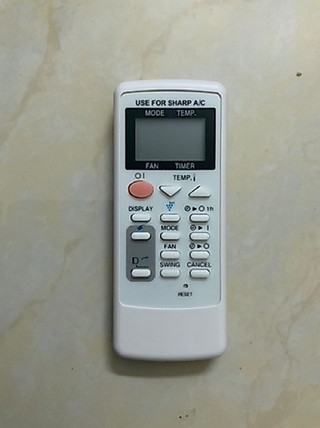 Điều khiển điều hoà Sharp kèm pin