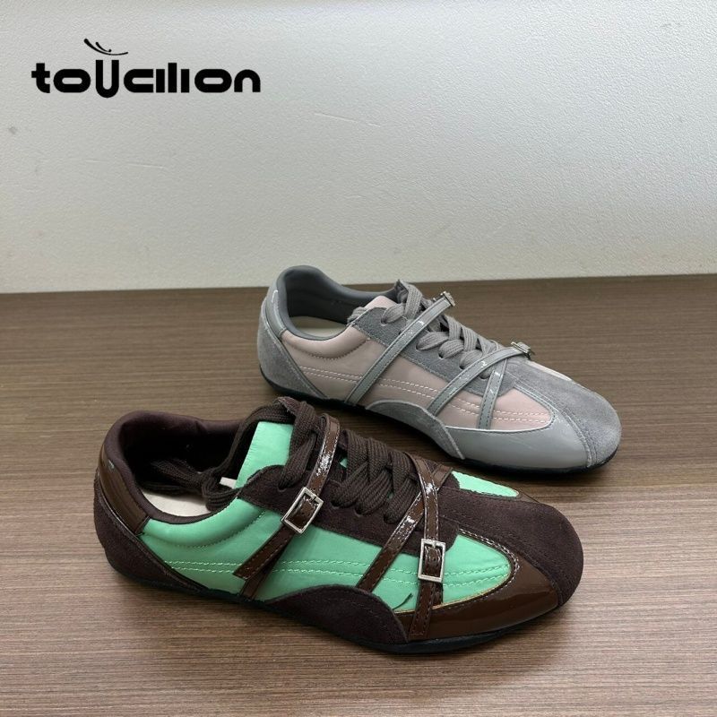 Giày thể thao nữ German Trainer đế bệt khóa cài - Phong cách retro châu Âu
