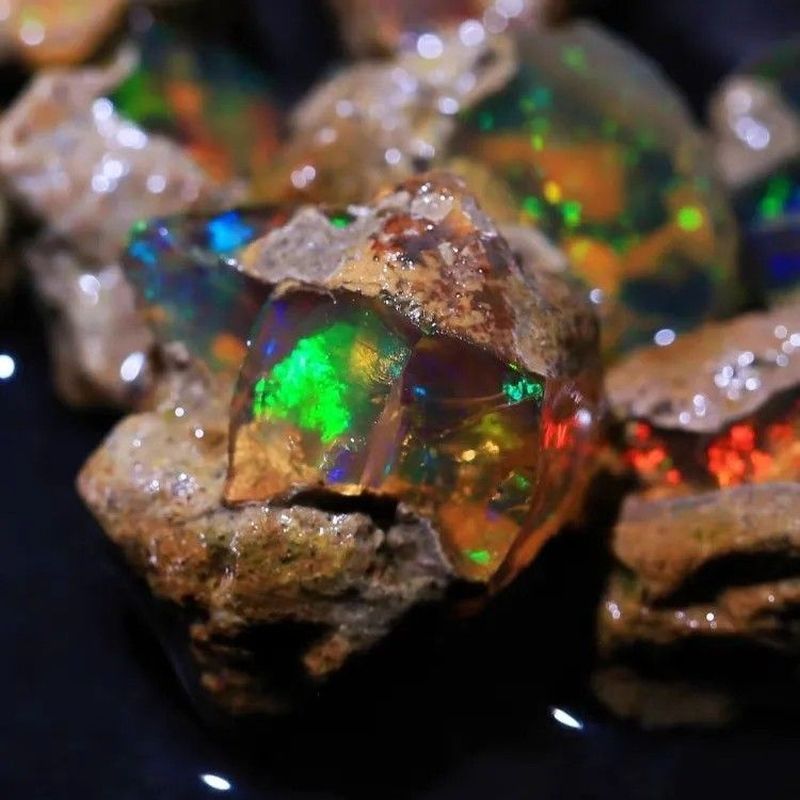 Opal Tự Nhiên Vận Chuyển Ngẫu Nhiên Một Nhiều Màu Sắc Tự Nhiên Opal Đá Thô Huấn Luyện Tay Chất Liệu 
