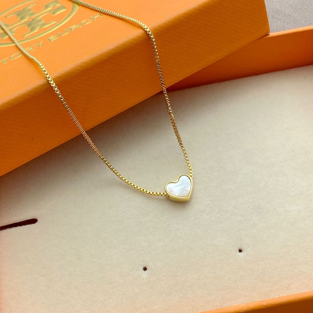 Fashionable trendy necklace with unique oil-drip heart pendant, simple multi-color heart-shaped neck