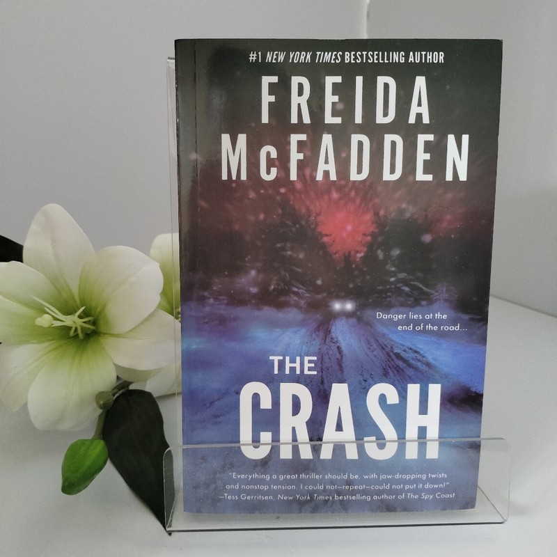 Crash Maid Series Tác giả The Crash Phiên bản tiếng Anh Freida McFadden Thriller Phổ biến 829L9 +280