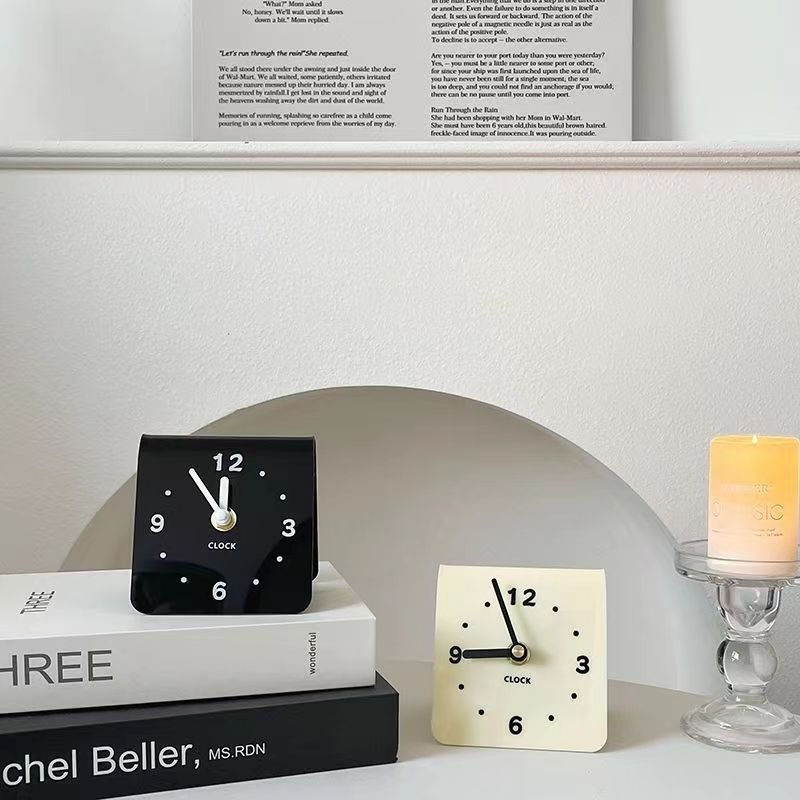 Desktop clock for bedside and living room, silent and creative, modern cream-colored student decorat