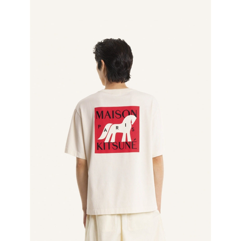 [Quà tặng lễ hội Qixi] Maison Kitsune Nam và Nữ Same Wenqu Pony In hình Học viện Áo thun ngắn tay