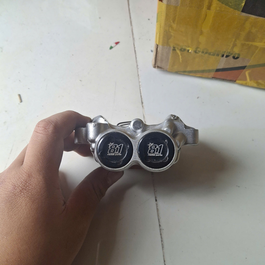 (Hàng cũ ) heo dầu 4 pis 81 như hình ARM Racing-Nhi