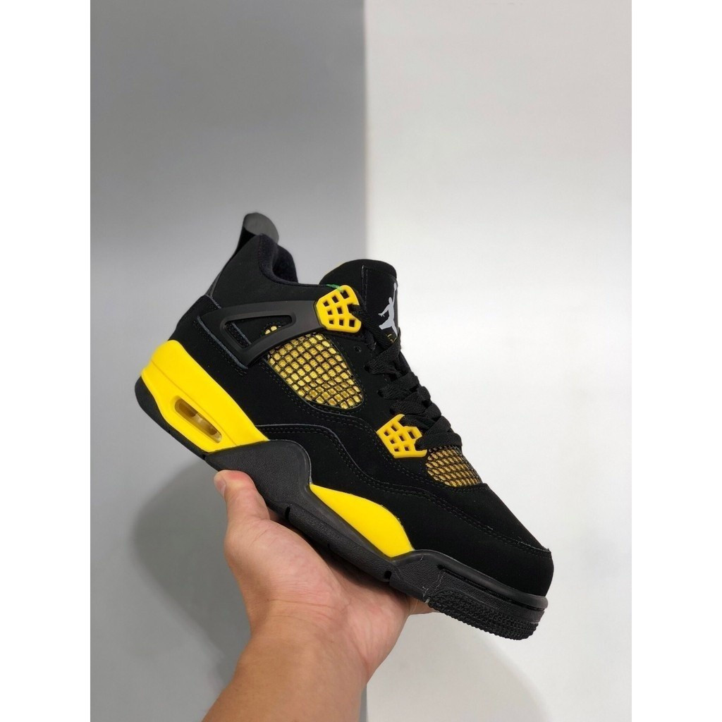 Giày bóng rổ thể thao nam Nike Air Jordan 4 Thunder màu đen trắng với accents vàng