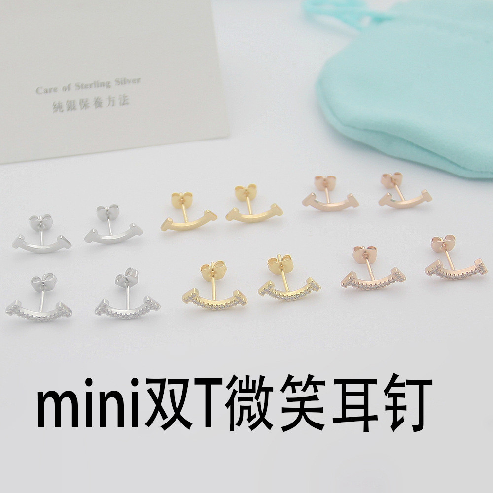 FJRY Ear t Double trumpet mini Ms. Bai Ding wears smile stud earrings with a smooth surface and full