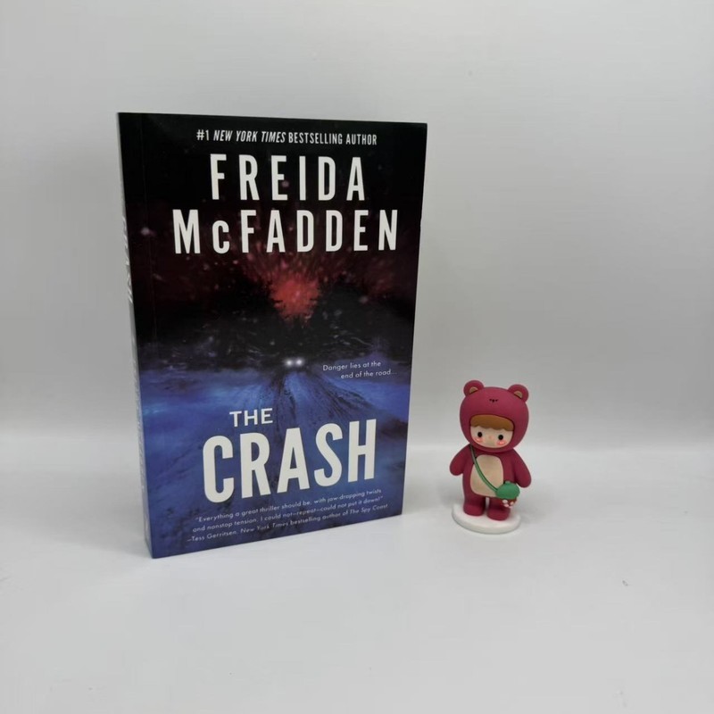 Crash Maid Series Tác giả The Crash Phiên bản tiếng Anh Freida McFadden Thriller Phổ biến AL8 + 280