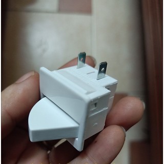 Công Tắc Đèn Cửa Tủ Lạnh 2 Chân