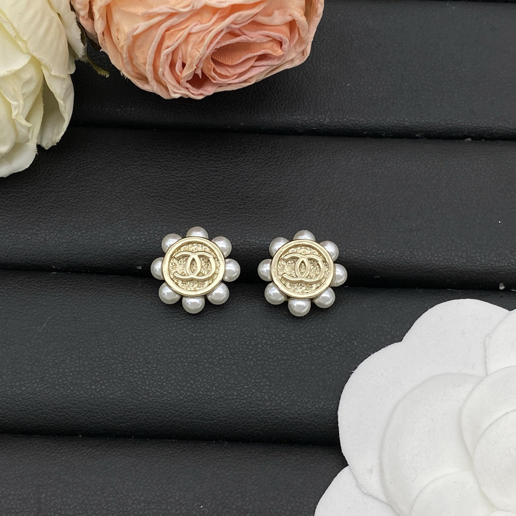 Pearl flower stud earrings, letter trendy earrings, fashionable versatile earrings, elegant earrings
