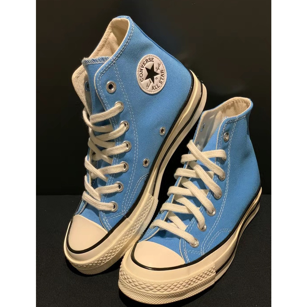 Giày thể thao cổ cao Vans Old Skool thập niên 1970 Hi dành cho cả nam và nữ.