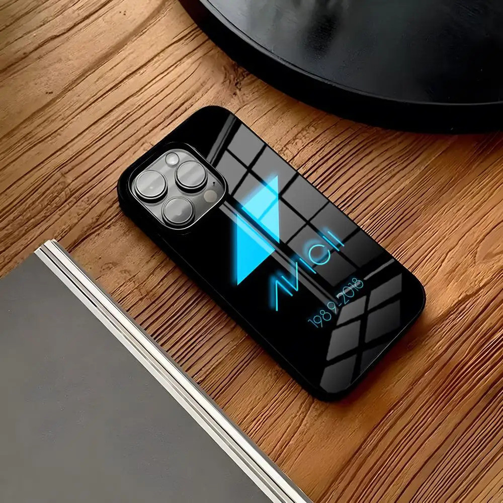 BK-1 Avicii DJ Tim Bergling Ốp Lưng Điện Thoại IPhone 16 15 14 Pro 11 13 12 Mini 6 8 7 Plus Kính Thi