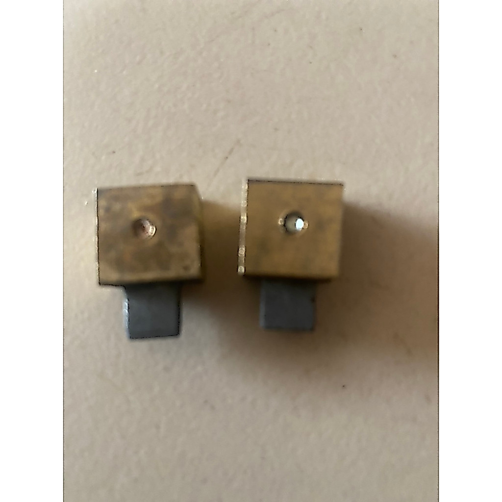 bộ 2 chiếc chổi than dùng cho máy ổn áp LiOA