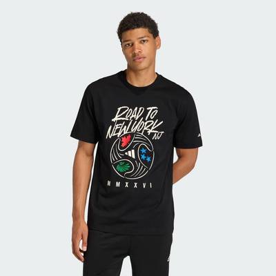 adidas Phong cách sống Áo Thun Graphic Road To NY NJ Giải Vô Địch Bóng Đá Thế Giới FIFA 26™ Nam Đen KB2533