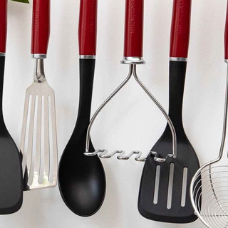 KitchenAid - Xẻng có rãnh màu đỏ/đen