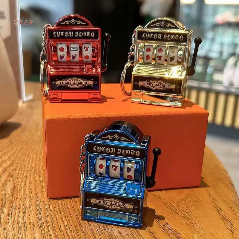 K & W Luy Japot Fruit Slot Machine Móc khóa Mini Creative Casino Mặt dây chuyền bền bỉ để ủng hộ bữa