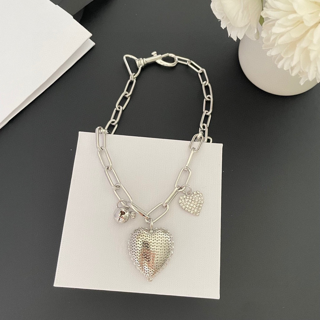 Exaggerated heart-shaped necklace, simple and unique, vintage bell heart chain collarbone necklace