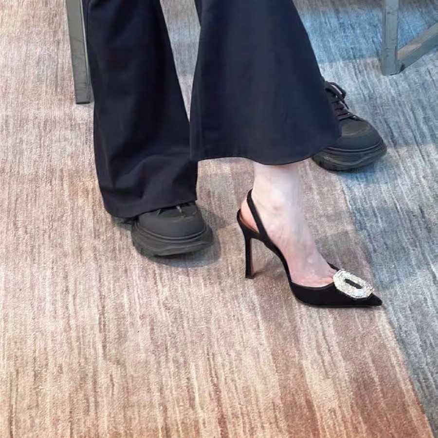 New summer styles of pointed-toe, low-heel, square-buckle, and rhinestone high-heel sandals from Bao