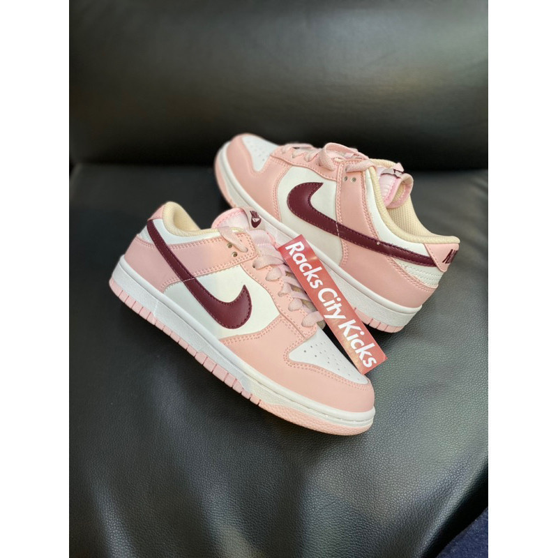 Dunk Low Pink Foam của Racks City Kicks