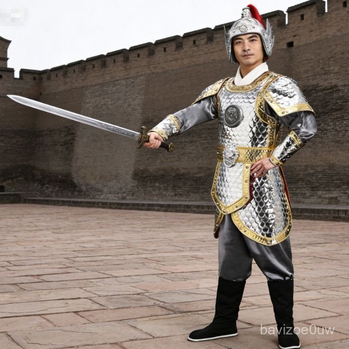 Bo ao giap tuong quan co dai mac bieu dien san khau su kien lich su cho nguoi lon