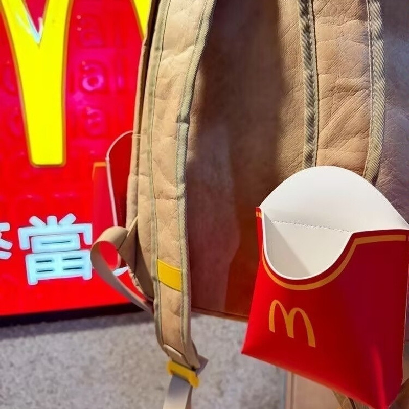 2026 McDonald 's Summer Limited Ba lô phong cách mới Công suất lớn Ba lô du lịch nhẹ Ba lô giấy Dupo