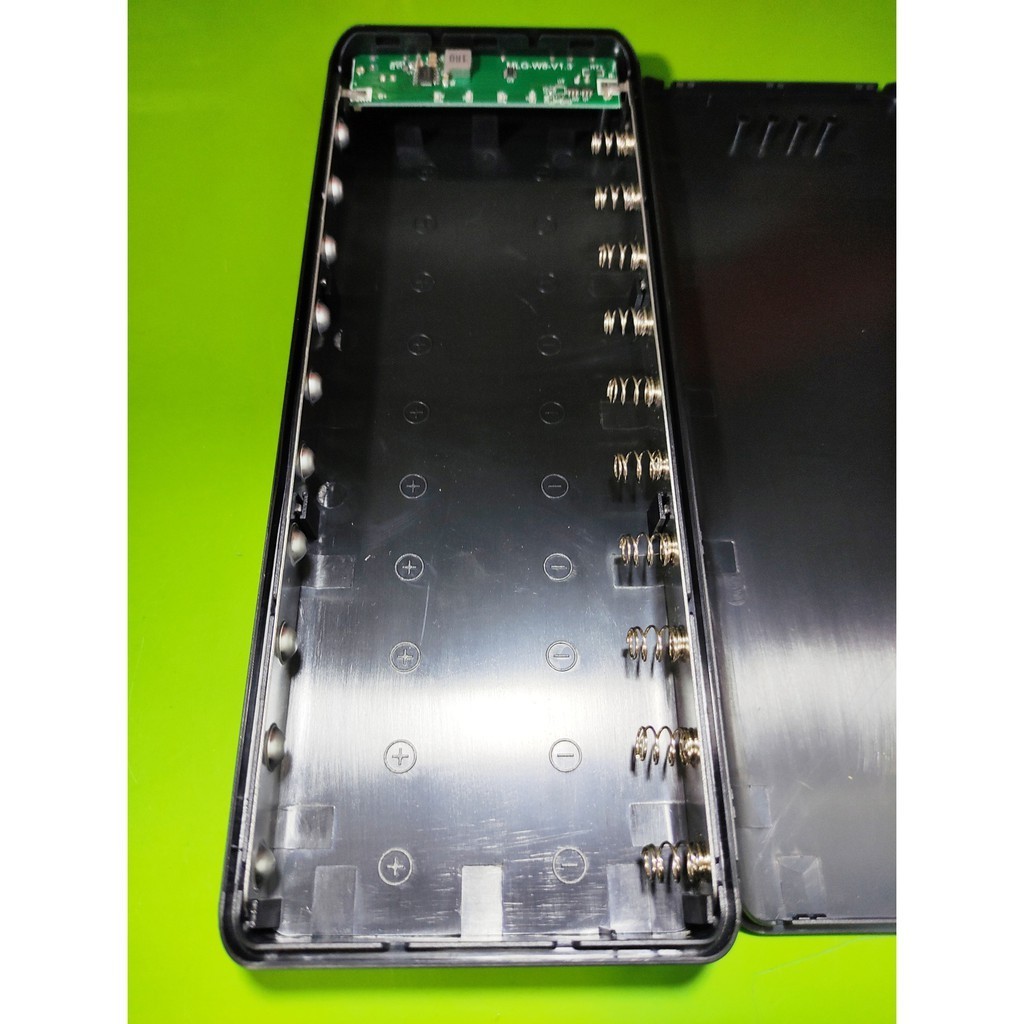 Box sạc dự phòng 10 cell có đèn LED và cổng sạc Type-C không pin màu đen