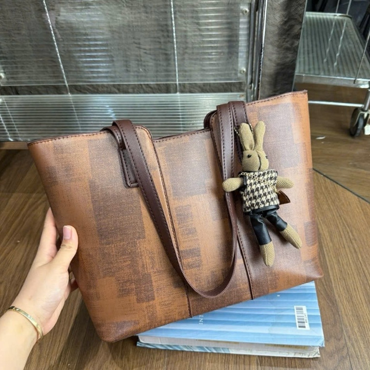 Túi công sở, túi xách nữ, quai xách, kẹp nách da trơn tặng kèm charm thanh lịch quý phái K880