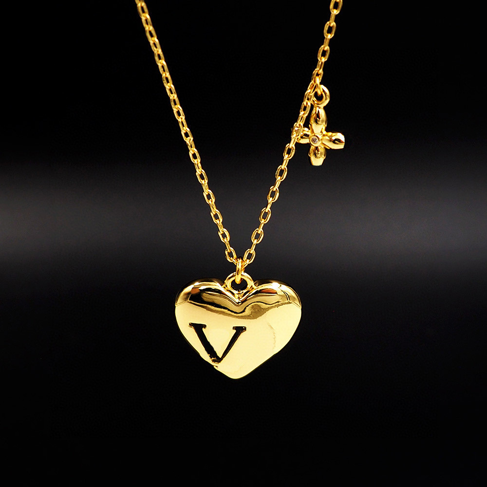 G7TM Heart-shaped necklace for women, hollow peach pendant necklace with engraving v Heart-shaped fo