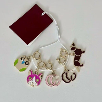 ROB2 Alphabet keychain, creative and trendy fashion key accessory