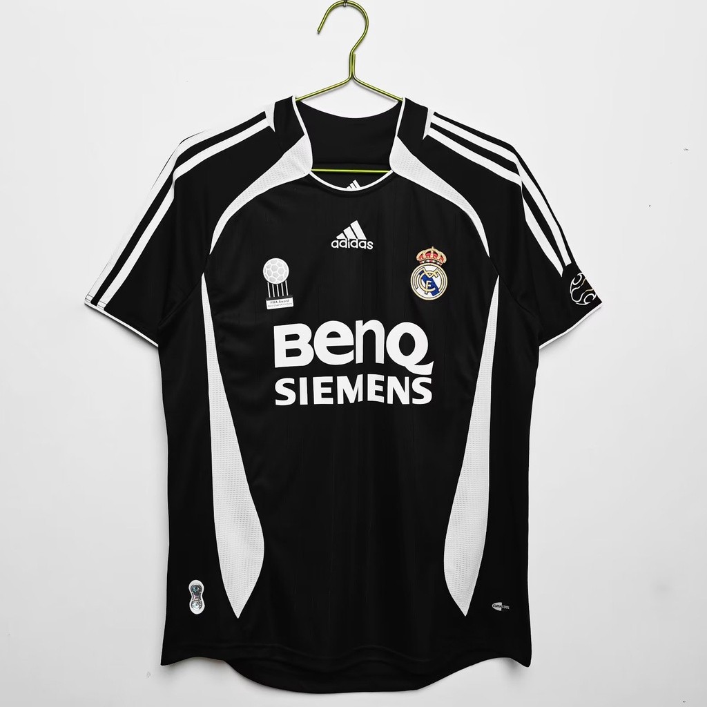 Đồng phục bóng đá thể thao sân khách thứ hai của Real Madrid cho mùa giải 2006 / 07