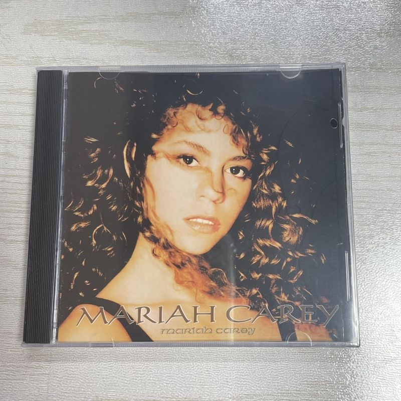 Mariah Carey chính hãng hoàn toàn mới: Album cùng tên của Mariah Carey 1CD8 / 6 / 6