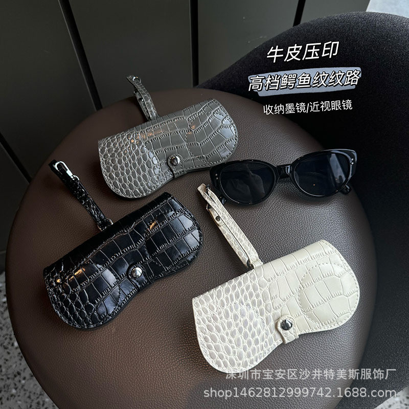 Genuine leather crocodile pattern glasses storage bag, pendant, unisex sunglasses case, myopia glass