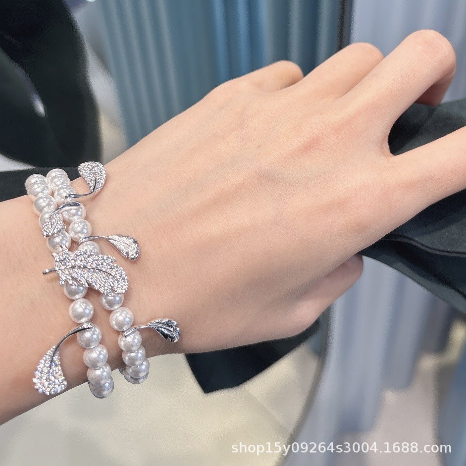Jewelry Moonlight Feather Bracelet Light luxury hand jewelry, elegant feather accessories, bracelet 