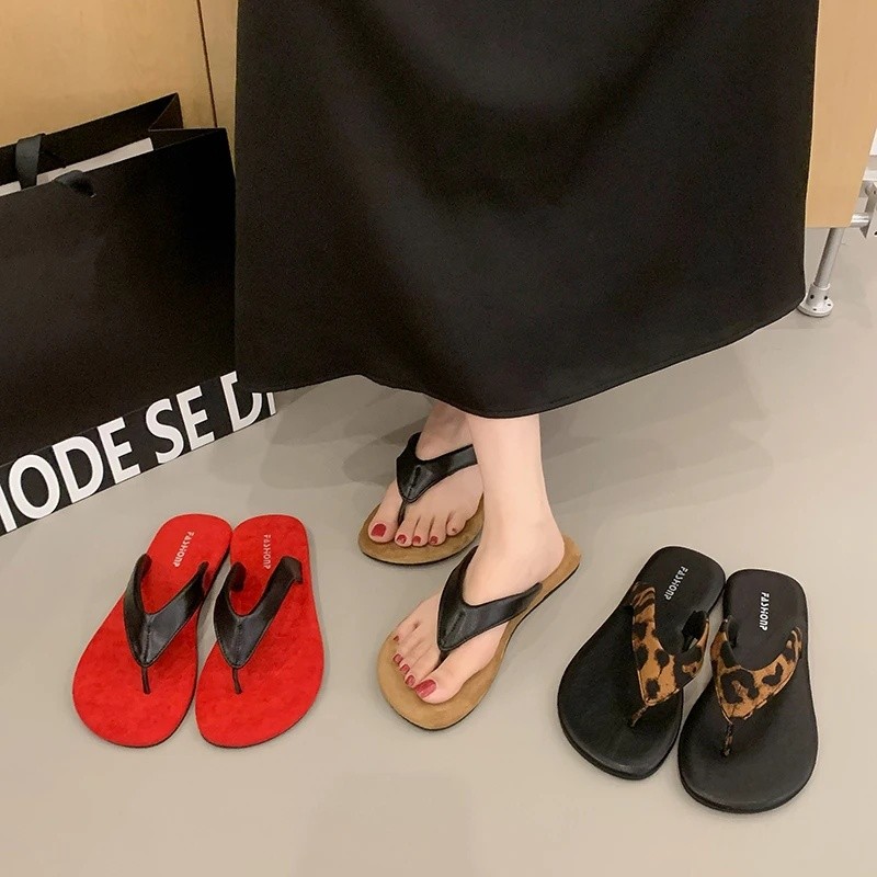 Mùa Hè 2026 Mới Màu Trơn Đáy Phẳng Nhẹ Và Thoải Mái Flip Flop Nữ Giải Trí Ngoài Trời Chống Trơn Trượ